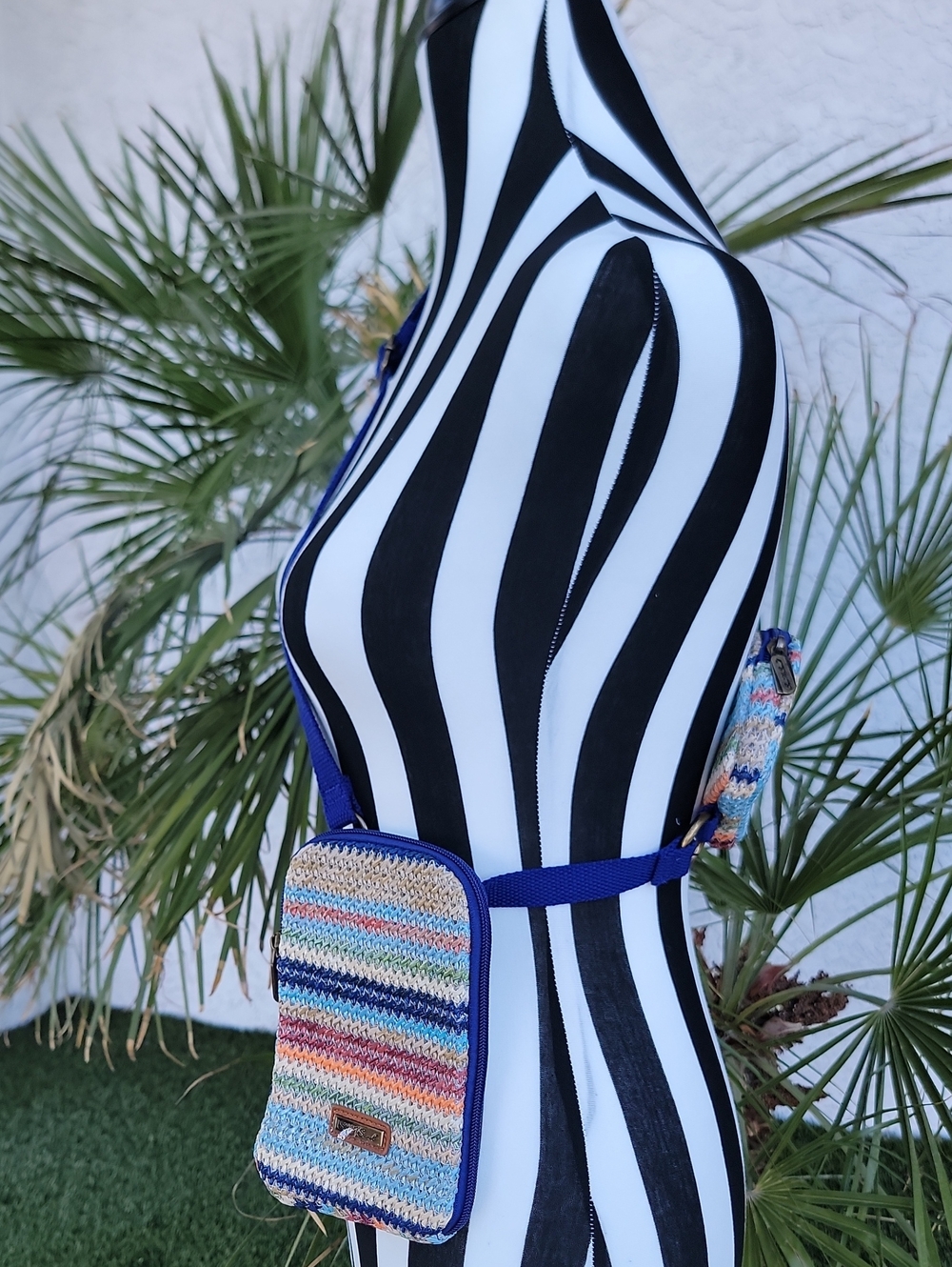 Sun N Sand Alessia | Poly Straw Small Crossbody Bag - Picture 2 of 10